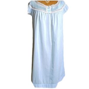 Vintage thing-  smock? Nightie? House dres…
